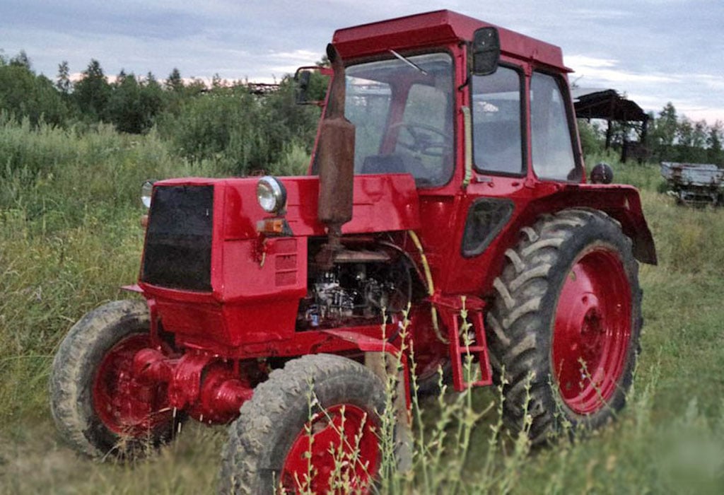 Вес трактора ЛТЗ-55 составляет 3 060 кг