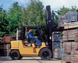 Автопогрузчики вилочные Caterpillar DP40KL Автопогрузчики вилочные Caterpillar DP40KL