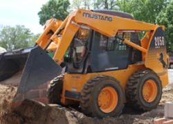 Мини-погрузчики с бортовым поворотом Mustang 2056 Series II