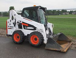 Мини-погрузчики с бортовым поворотом Bobcat S570