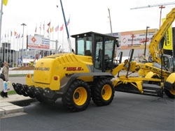 Грейдеры, автогрейдеры New Holland F156.6A