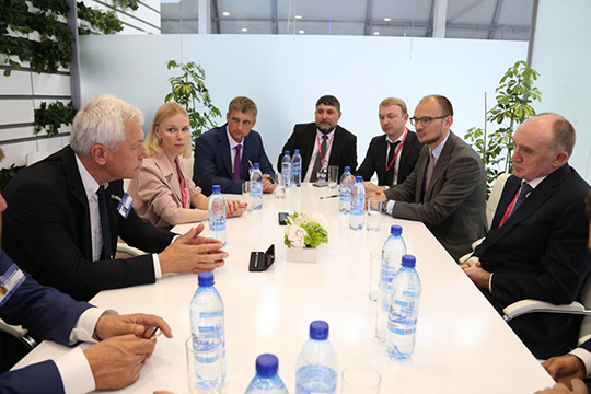 Заключение соглашения с болгарским инвестором на выставке "Иннопром"
