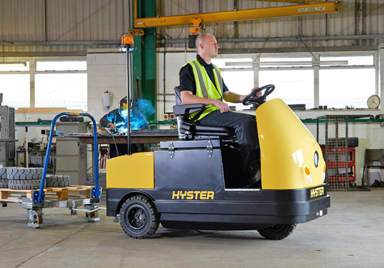 Компактные трехколесные тягачи Hyster T7.0HS3 оснащены противооткатным устройством