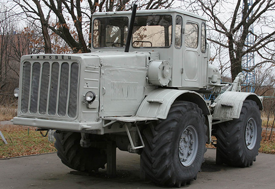 "Кировец" К-700 комплектовался 220-сильным двигателем 