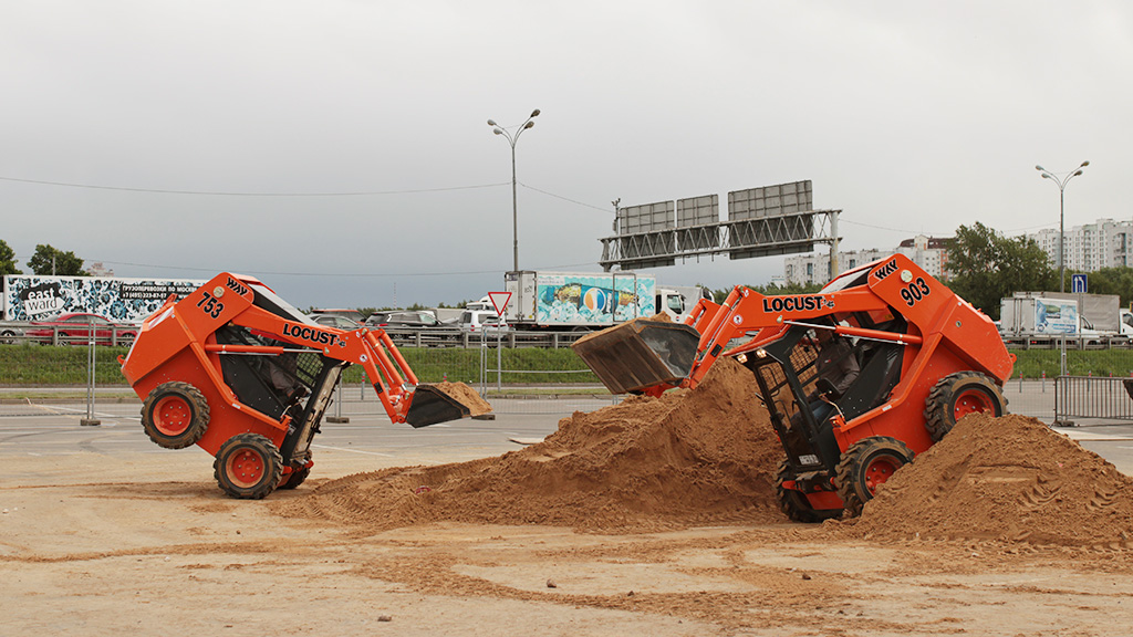 Флагманы линейки Locust - мини-погрузчики L753 (г/п - 750 кг) и L903 (960 кг)