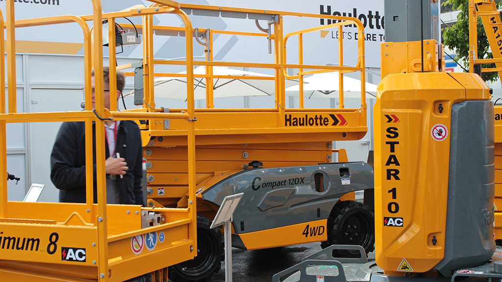 Новинка - мачтовый подъемник повышенной проходимости Haulotte Compact12DX