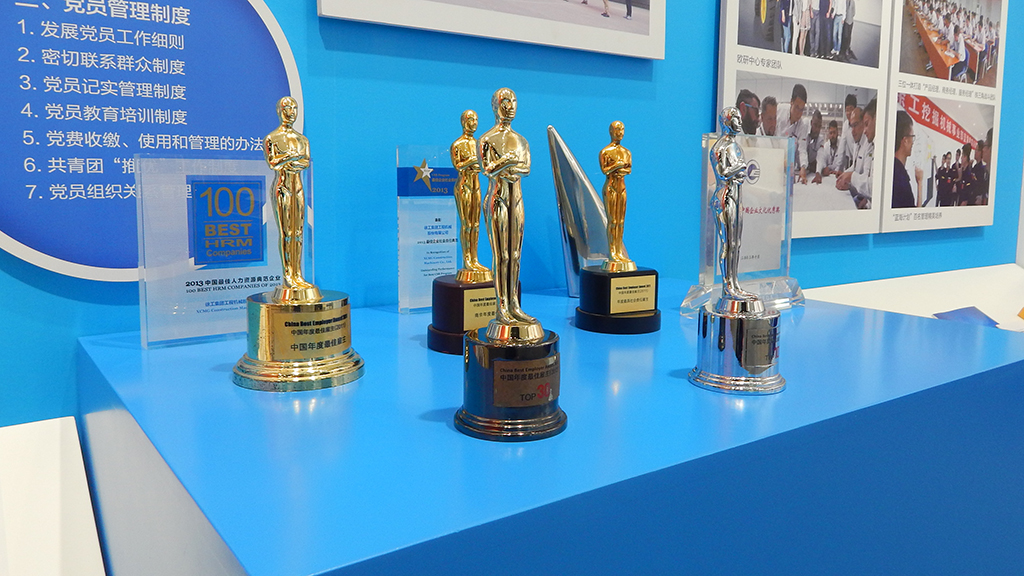 В 2014 году компания XCMG была удостоена специальной премии "Экскаваторный Оскар"