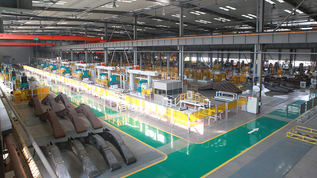 Всего на заводе по изготовлению экскаваторов XCMG имеется 8 производственных участков