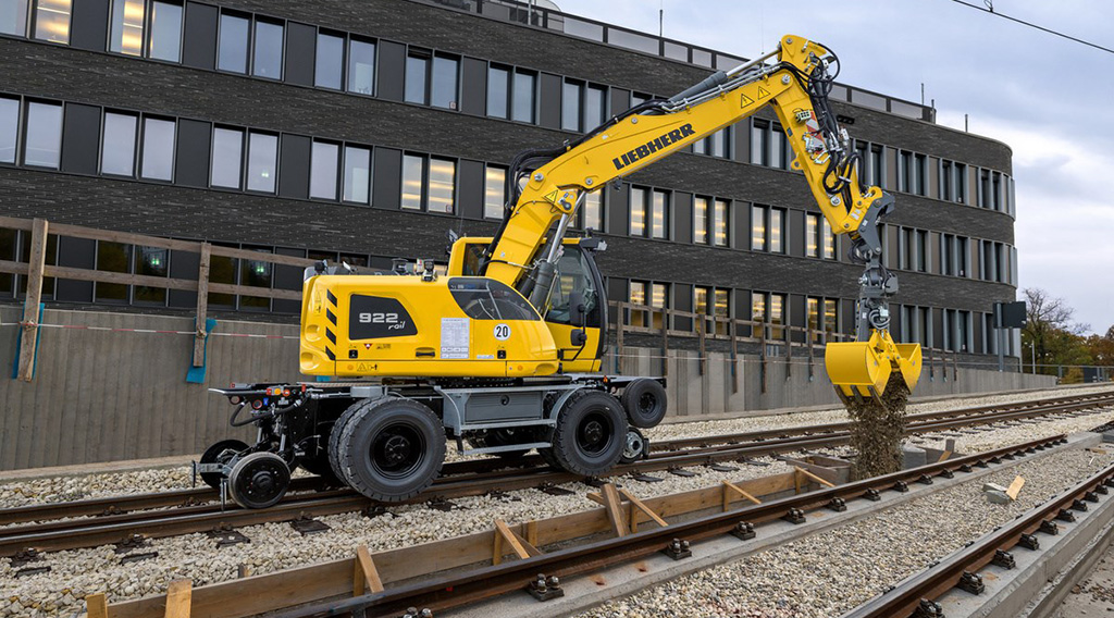 Масса Liebherr A 922 Rail Litronic варьируется от 20,4 до 23,4 тонны