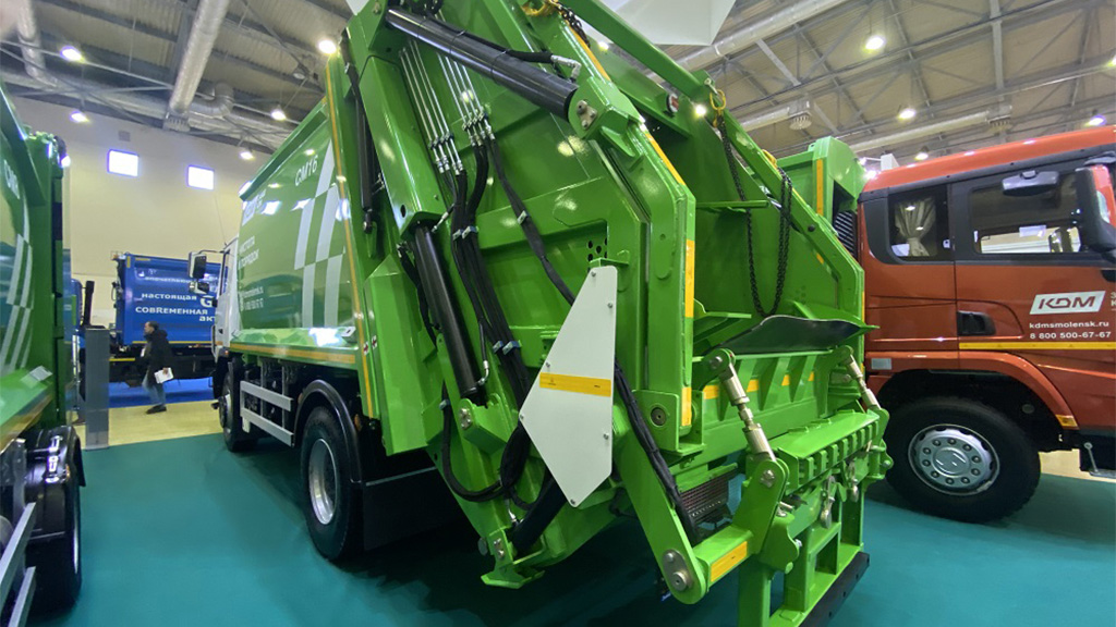 «Завод КДМ» представил мусоровоз с увеличенной долей российских комплектующих 