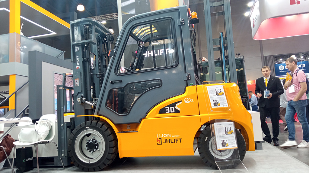 Четырёхопорный электрический погрузчик JHLIFT CPD 30 XE 