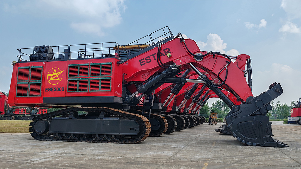 «ГПБ Комплект» поставляет в Россию всю линейку карьерной техники ESTAR: от экскаваторов до грейдеров