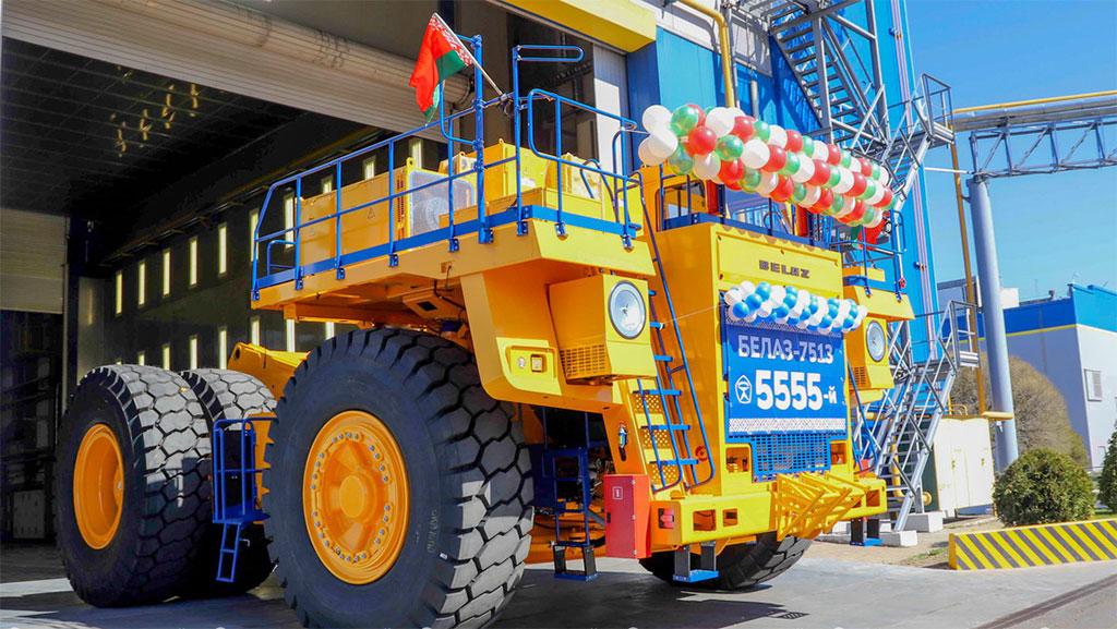 Юбилейный 5 555-й карьерный самосвал серии 7513