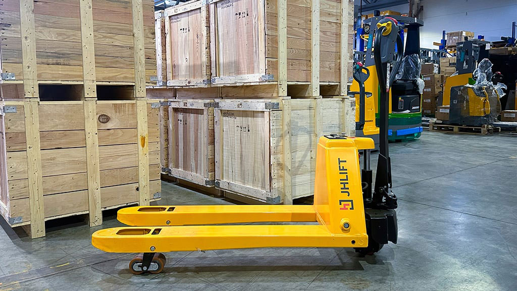 Электротележка JHLIFT EPT 20H с дополнительной батареей сейчас доступна по акционной цене