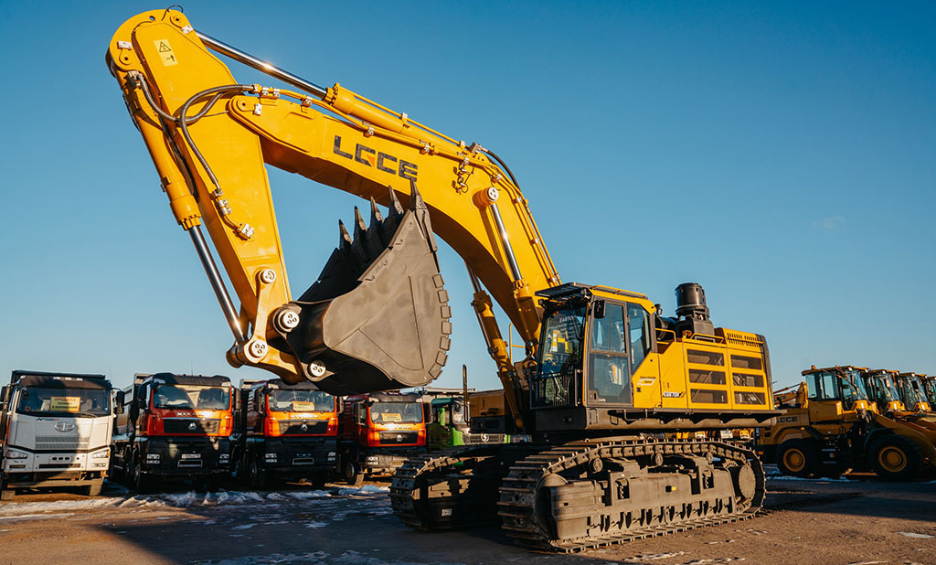Эксплуатационная масса экскаватора LGCE E6870H — 84 000 кг