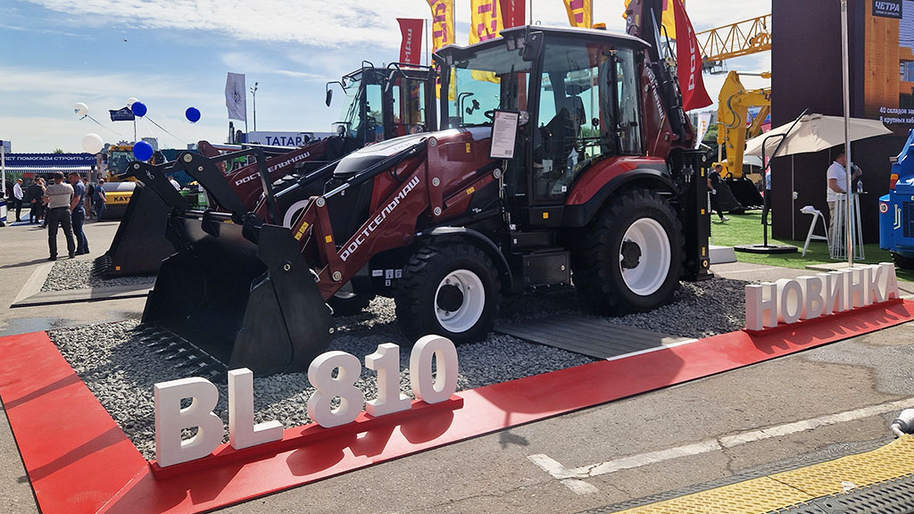 Экскаватор-погрузчик BL 810 с двигателем ЯМЗ-534