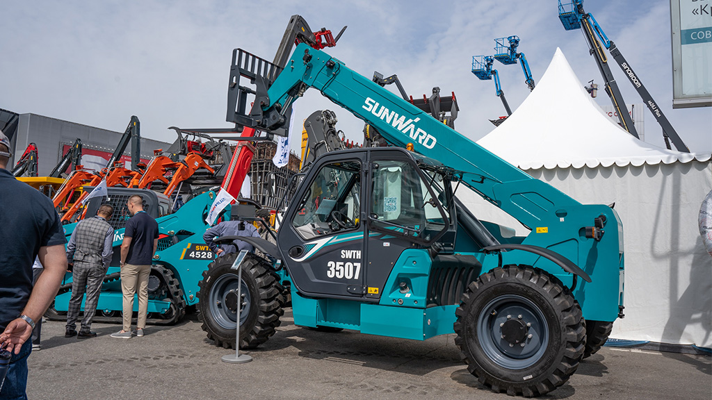 Телескопический погрузчик SWTH3507 c автоматической гидромеханической КПП ZF