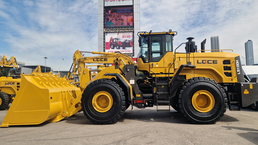 Одна из новинок этого года — фронтальный погрузчик LGCE L9100H грузоподъёмностью 10 тонн Одна из новинок этого года — фронтальный погрузчик LGCE L9100H грузоподъёмностью 10 тонн