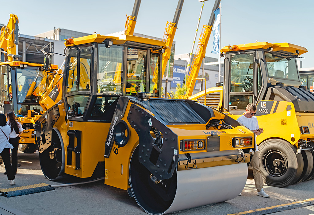 Первыми в России появились катки LiuGong, затем ассортимент пополнился фрезами и асфальтоукладчиками