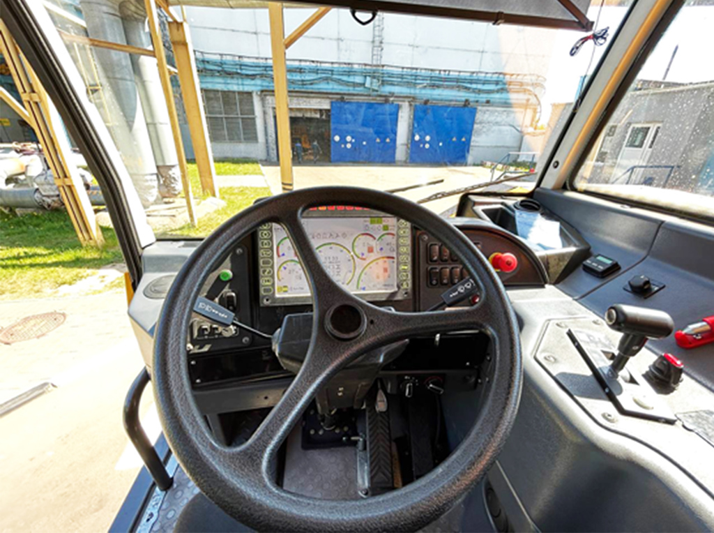 Рабочее место оператора спроектировано с учётом современных требований эргономики и защиты