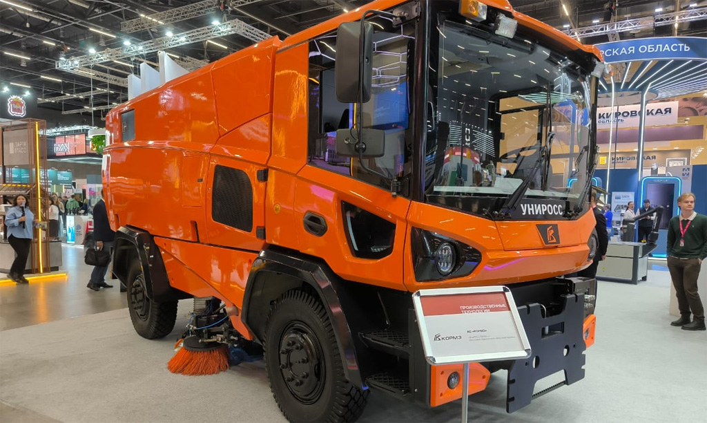 Вакуумная подметально-уборочная машина «УниРОСС»