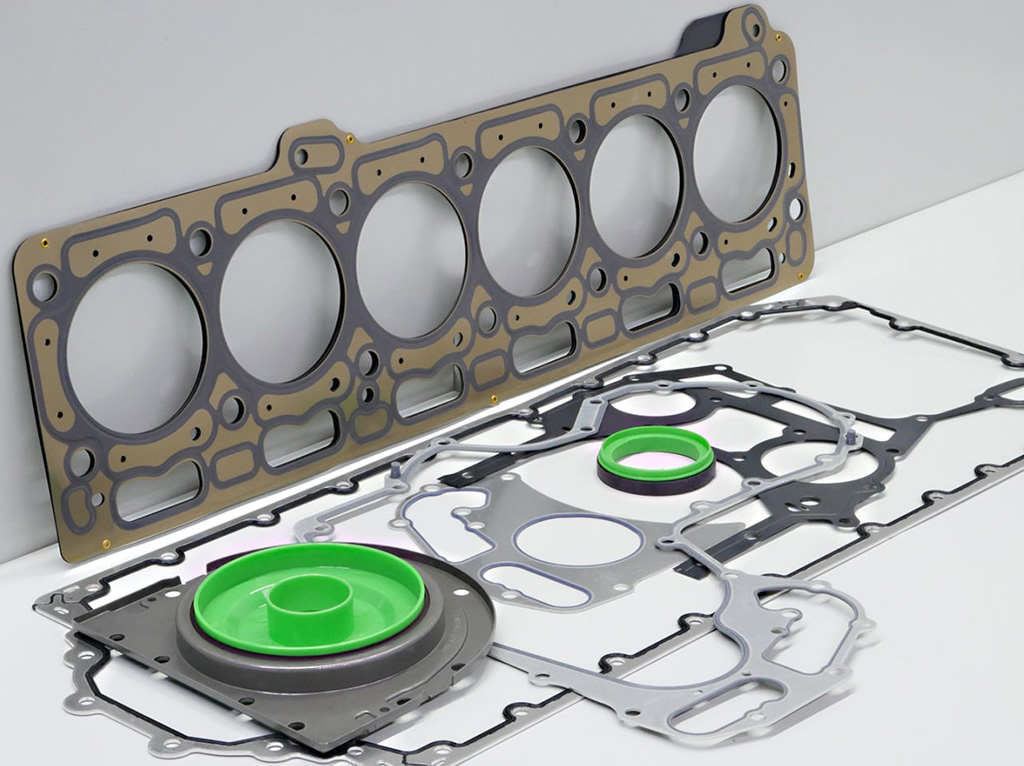 Заказы доставляются через «Деловые линии» и ПЭК, а при необходимости — любой службой, выбранной клиентом