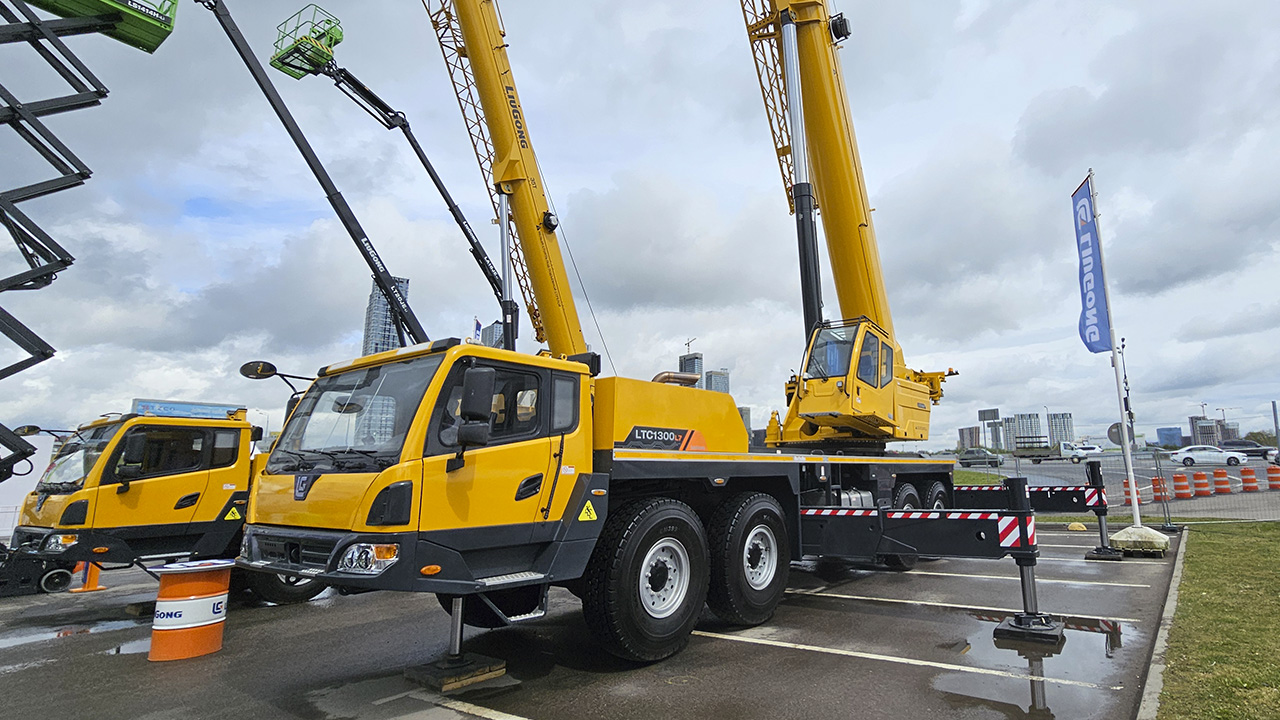 Автокран LiuGong LTC1300L7