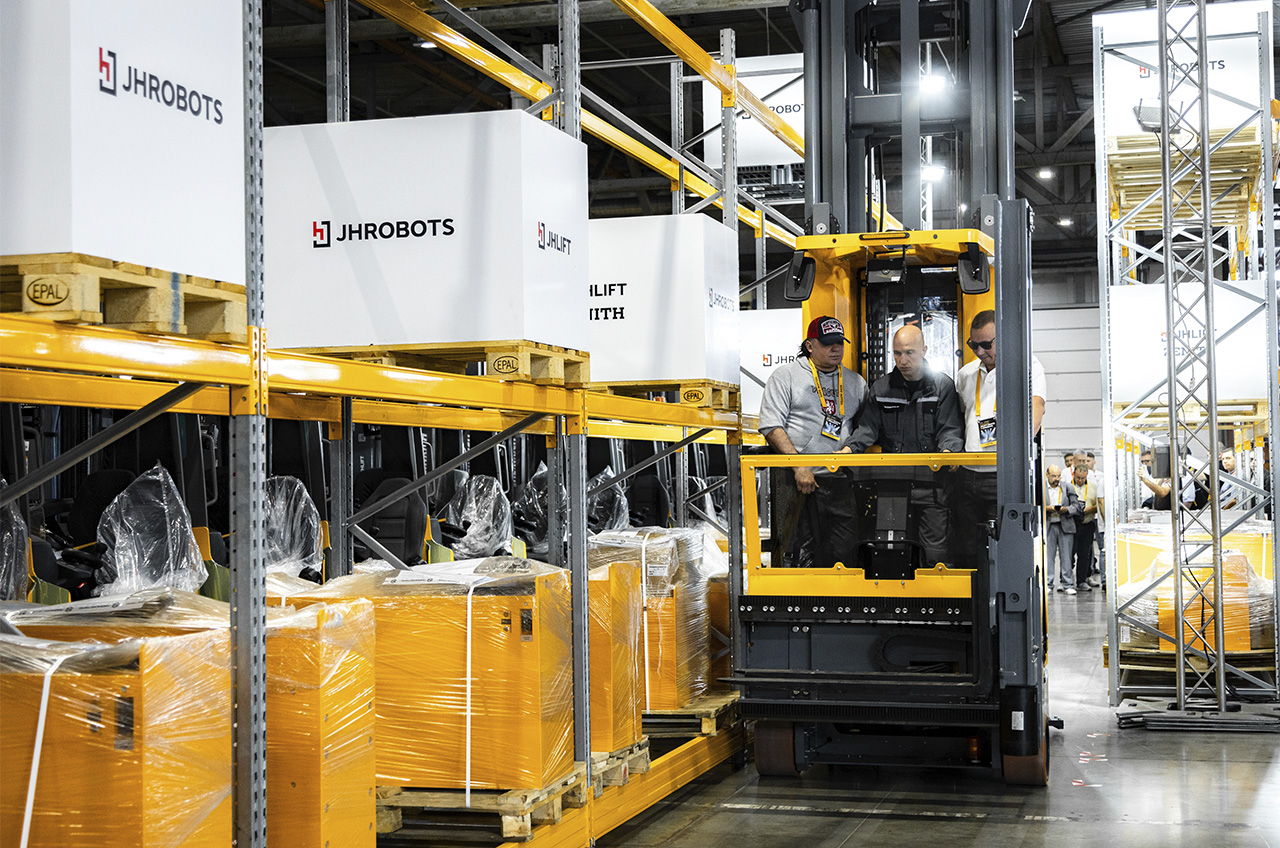 Модульная концепция позволит адаптировать узкопроходные штабелёры JHLIFT под различные проходы, стеллажи и типы грузов