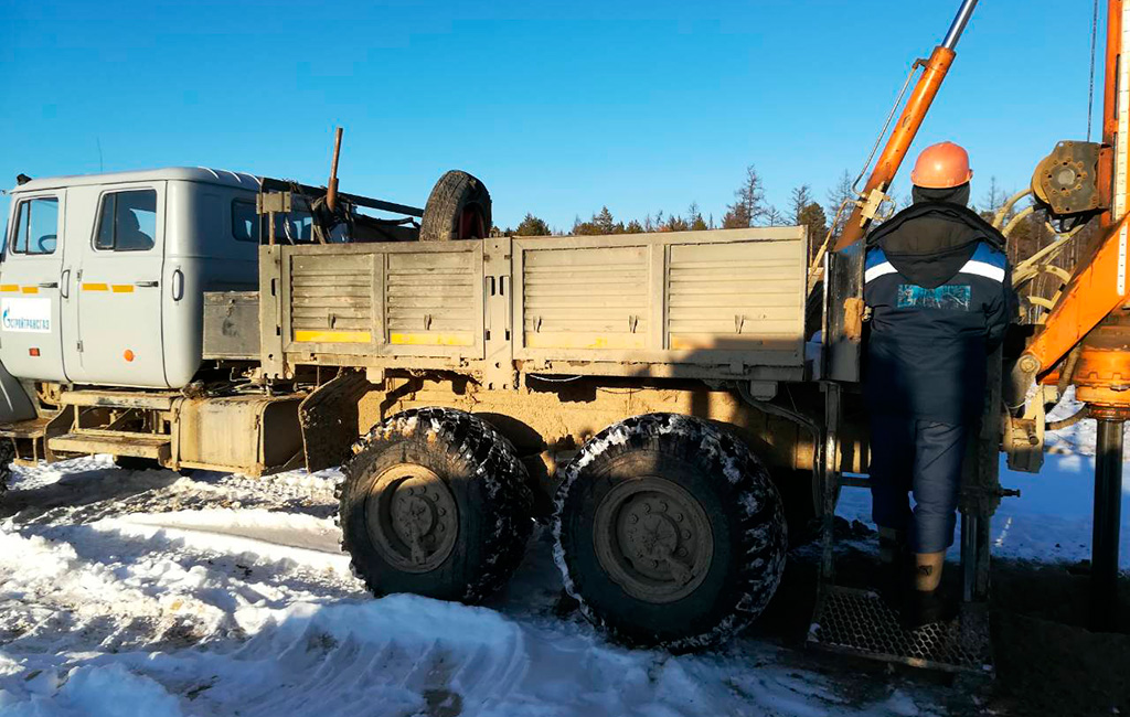 В машинах с гидроприводом при нагретом масле в баке и низкой окружающей температуре происходит конденсация влаги из воздуха