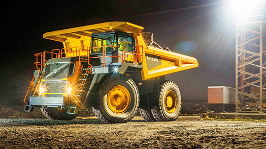 Флагманская модель в новой линейке самосвалов - Volvo R100E