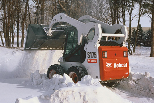 Высота разгрузки модели Bobcat S175 составляет 2,31 м