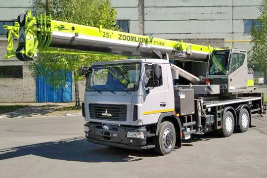 Автокран ZMC-25 оснащен 33-метровой телескопической стрелой