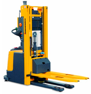 Jungheinrich выпустила новый автоматический транспортер паллет ERC 215a для работы в закрытых помещениях