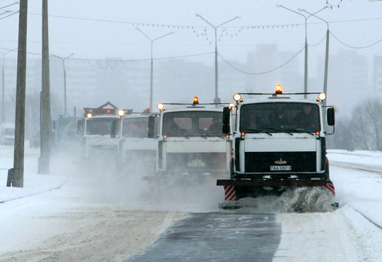 Снегоуборочная коммунально-уборочная техника может работать в паре с автомобилем