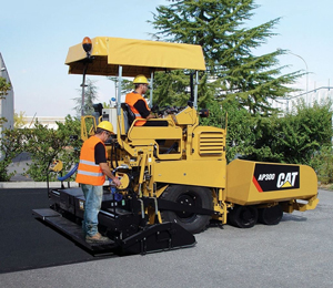 Колесный асфальтоукладчик Caterpillar AP300