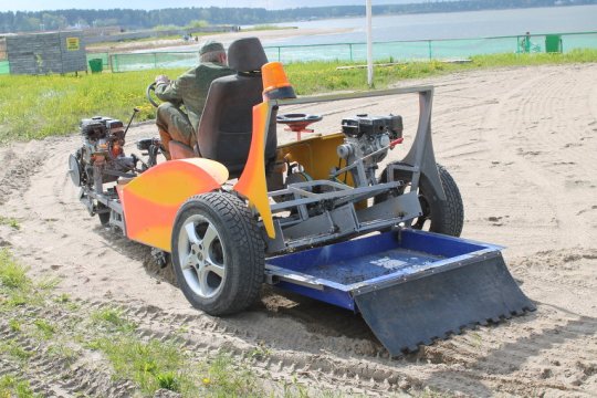 Житель Бердска изобрел машину для очистки пляжей