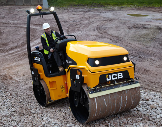 Двухвальцовый уплотнительный каток JCB Vibromax MT380-130
