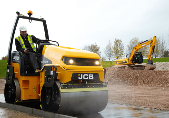 Двухвальцовый уплотнительный каток JCB Vibromax MT430-130