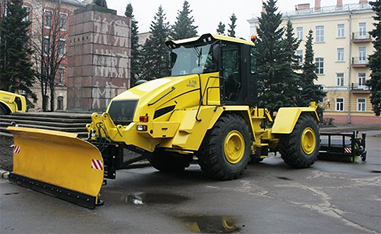 Модуль К-708 с дорожной щеткой и отвалом для скоростной уборки магистралей и городских дорог