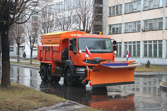 Комбинированная дорожная машина КрАЗ С20.2R 