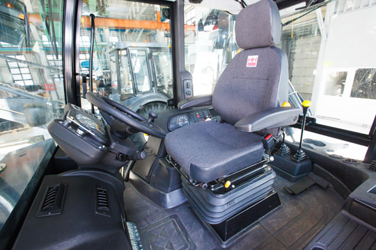 Кабина экскаватора-погрузчика Terex TLB 825