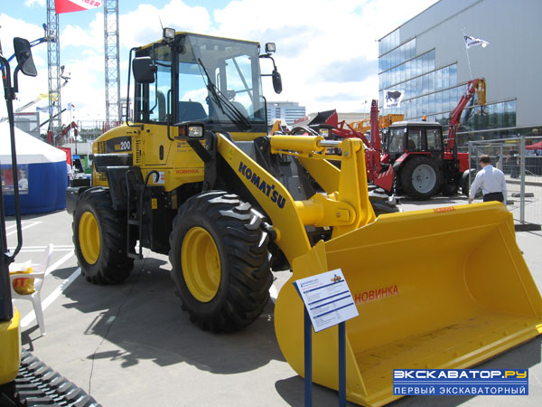 Колесный фронтальный погрузчик Komatsu WA200-5