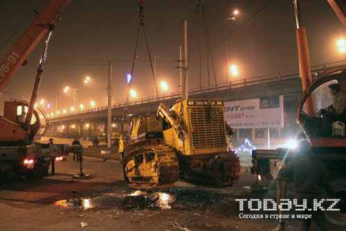 Авария с бульдозером в Алматы