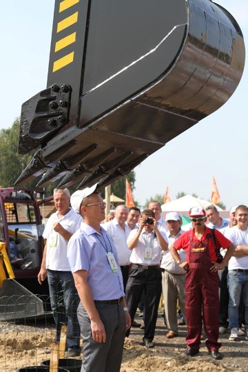 мини-экскаватор TAKEUCHI