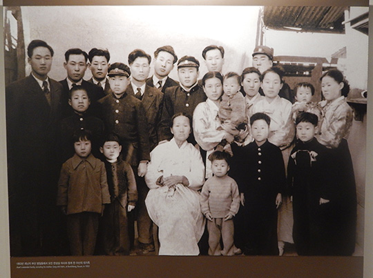 Посещение музея. Компания была создана в 1947 г., ее основатель - Чунг Ю-юнг