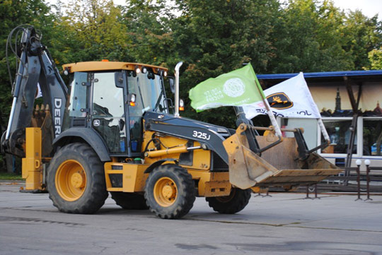 техника John Deere против мусора