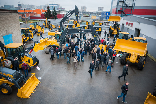 Универсал-Спецтехника и John Deere продемонстрировали новые экскаваторы в Санкт-Петербурге