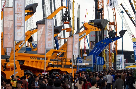 Bauma China 2010: гусеничные экскаваторы Jonyang и Strong, карьерные самосвалы BZK