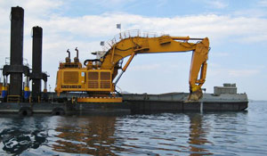 Понтонный экскаватор Liebherr LH 995 в Хорватии