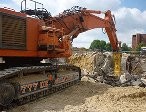 Гусеничный экскаватора Hitachi EX1200 с гидромолотом Atlas Copco - HB10000.